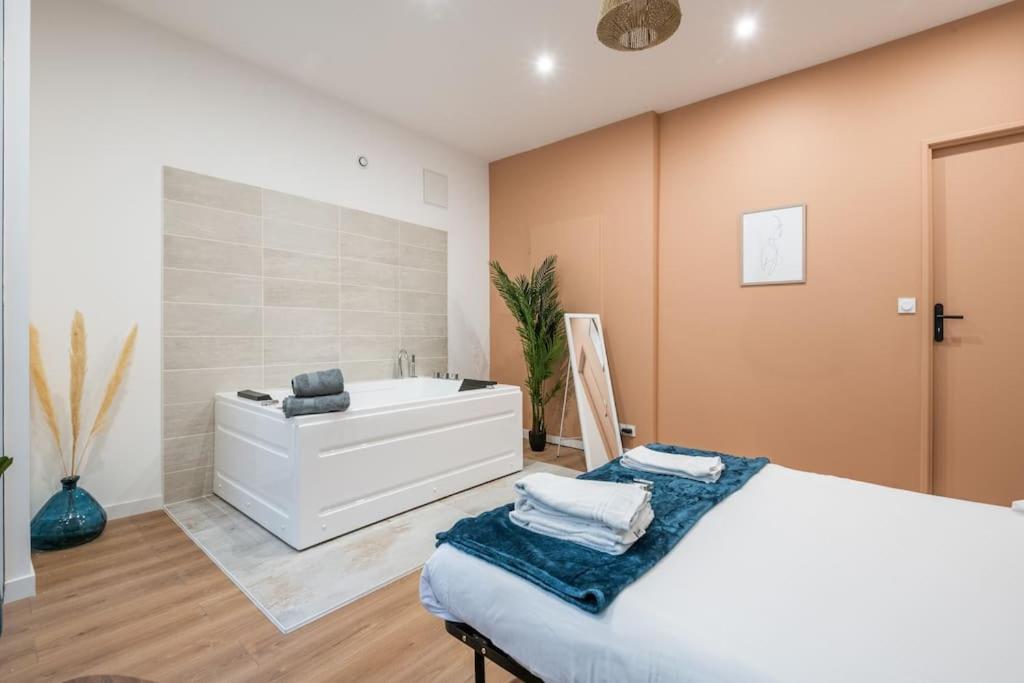 Charmant Cocon Avec Jacuzzi - Bordeaux Centre Exterior foto