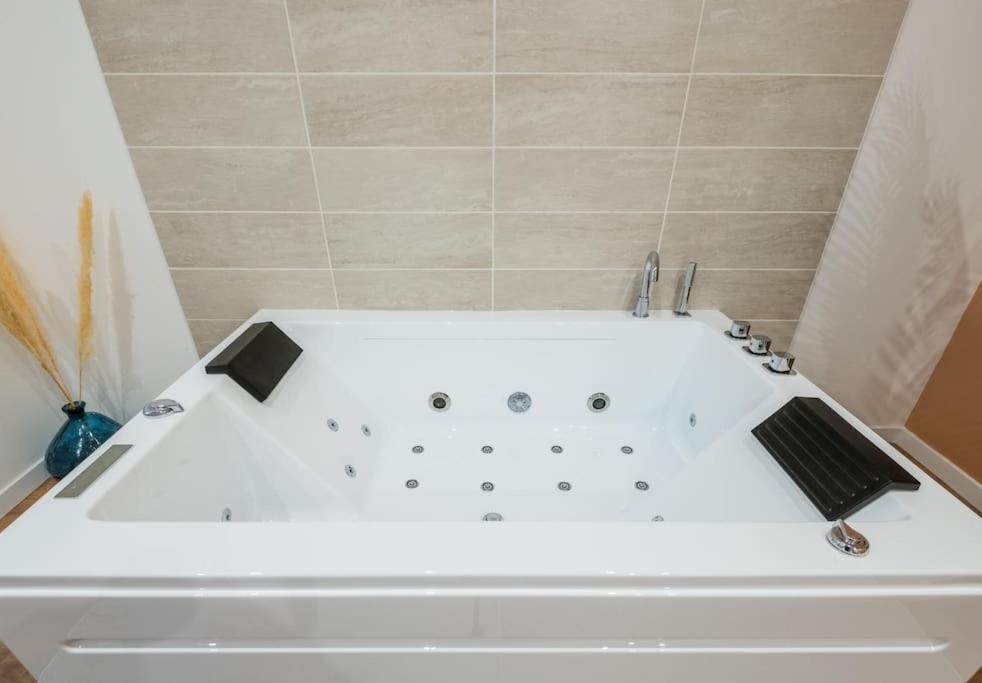 Charmant Cocon Avec Jacuzzi - Bordeaux Centre Exterior foto
